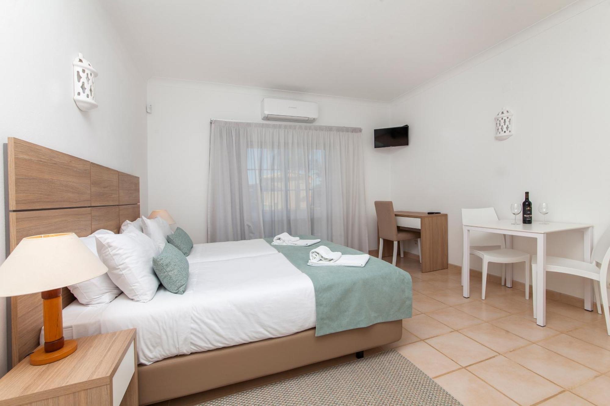 Atalaia Sol Aparthotel - Tennis & Heated Pool In Winter Lagos Dış mekan fotoğraf
